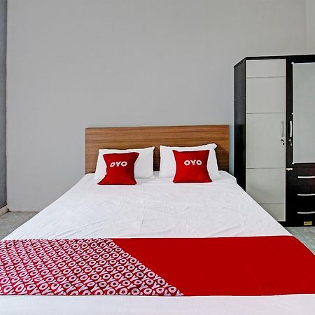 Oyo 91210 Hotel J3 Praya Esterno foto