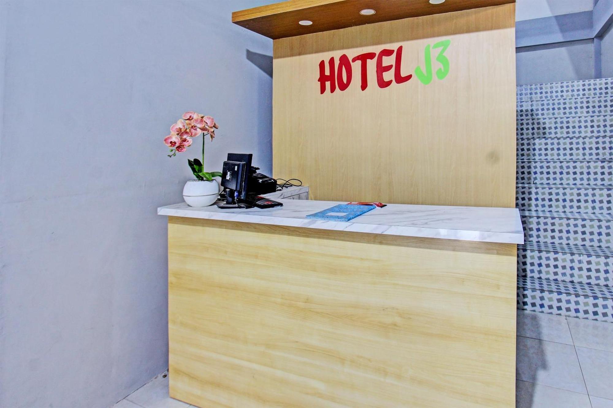 Oyo 91210 Hotel J3 Praya Esterno foto